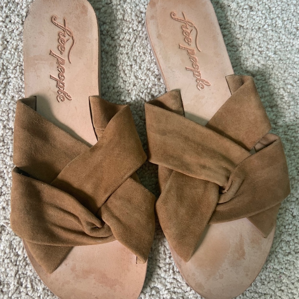 Free People size 39 (8.5) slides